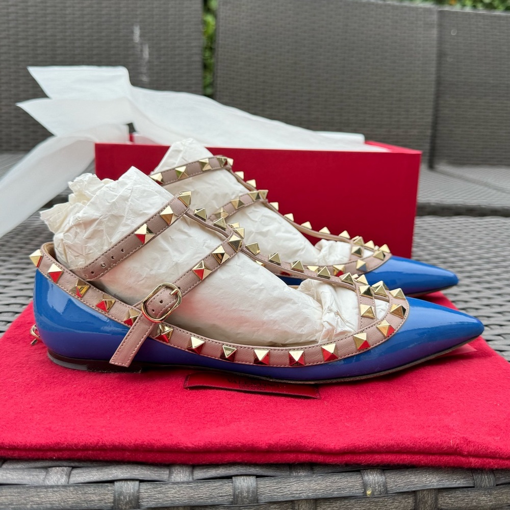 🔥Valentino Rockstud Caged Leather Flat in size 36. Comes with full set.